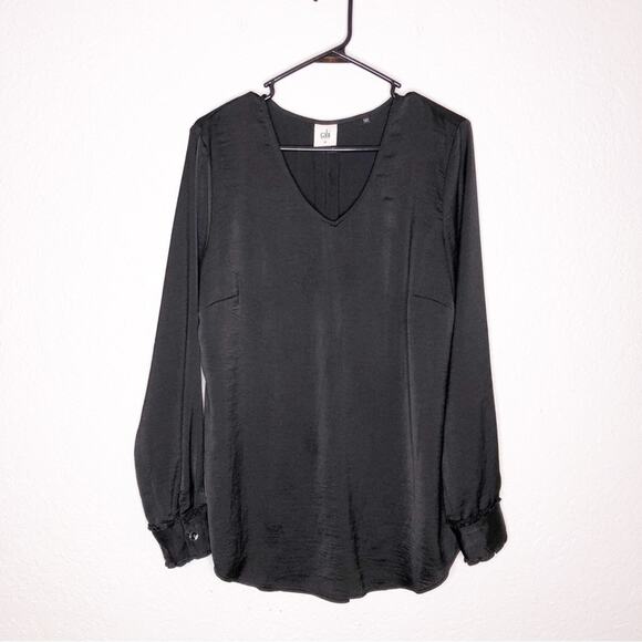 Cabi Classic Blouse black v neck ruffle trim top size Medium #3599 - Picture 2 of 14